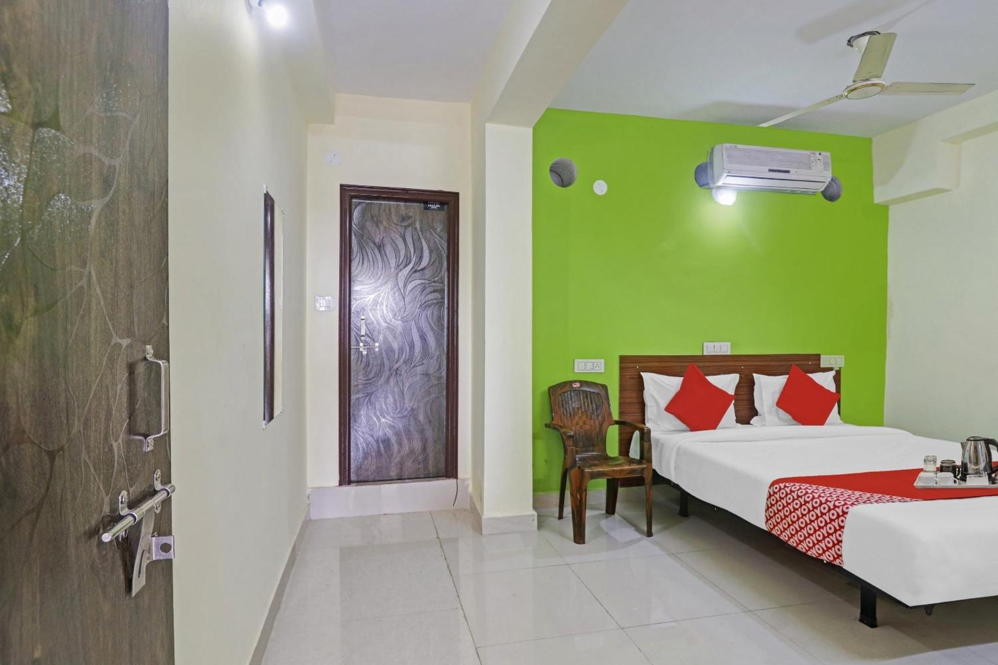 Super Hotel O Dk Reddy Square Hyderabad Esterno foto
